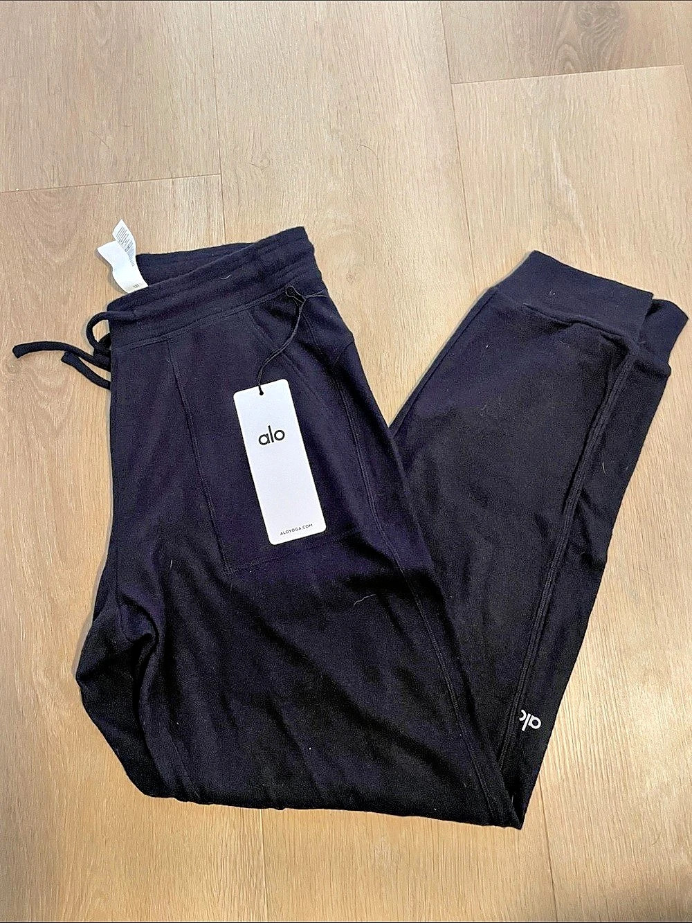 Alo Yoga Soho Sweatpant Black Size Medium NWT